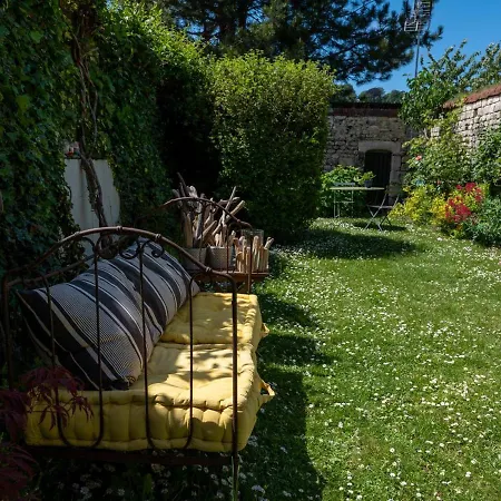 Hébergement de vacances House With Garden In The Heart Of