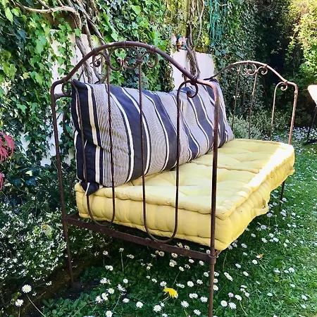 House With Garden In The Heart Of بيت للعطل