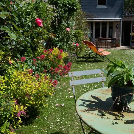 House With Garden In The Heart Of بيت للعطل