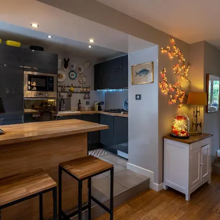 بيت للعطل House With Garden In The Heart Of